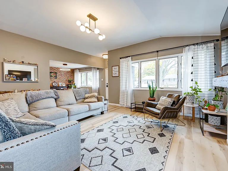 325 Juniper Dr — Photo 15