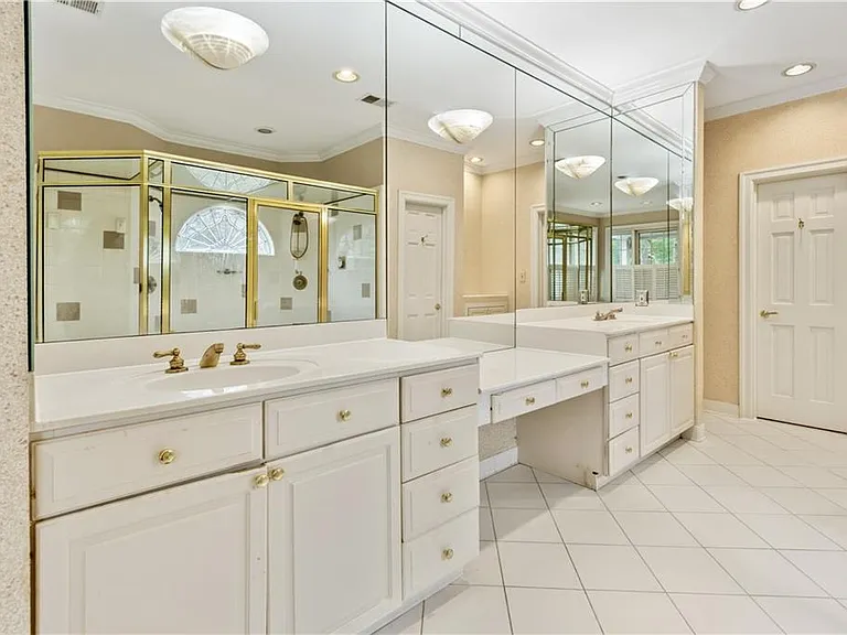 430 W Wesley Rd NW — Photo 54