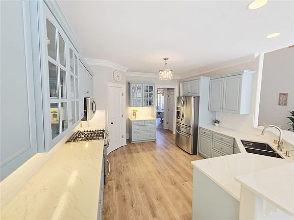 2nd image of 119 Green Ridge Dr