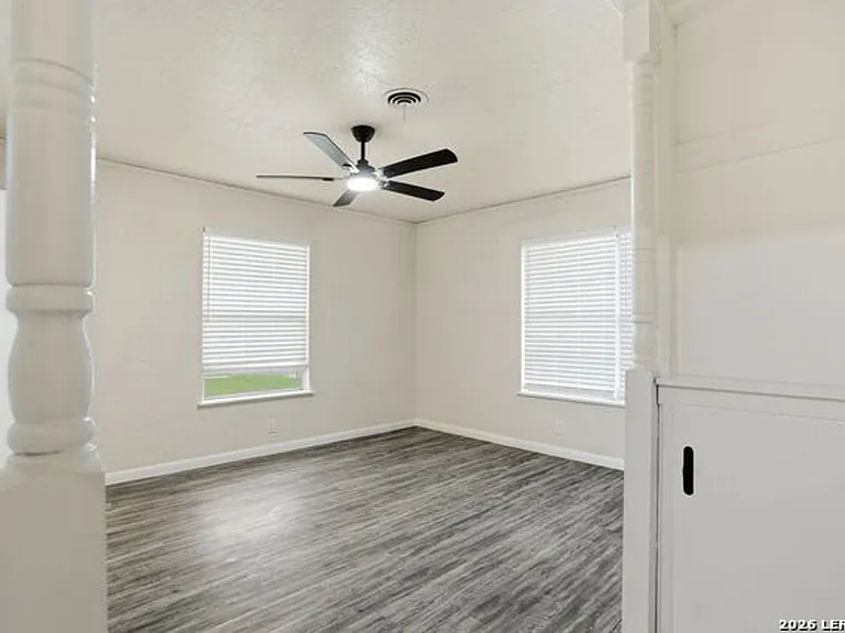 466 Sandalwood Ln — Photo 16