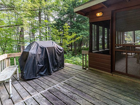 5th image of 1072 Long Lake Rd