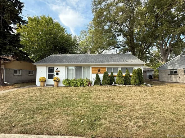 25747 Miracle Dr, Madison Heights, MI 48071