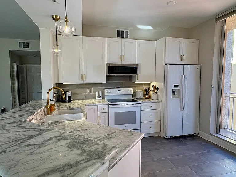 Bayfront Pl — Photo 5