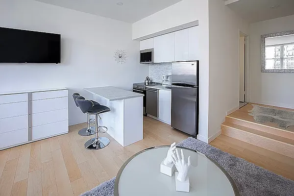 Rented by Manhattan Management Group | media 7