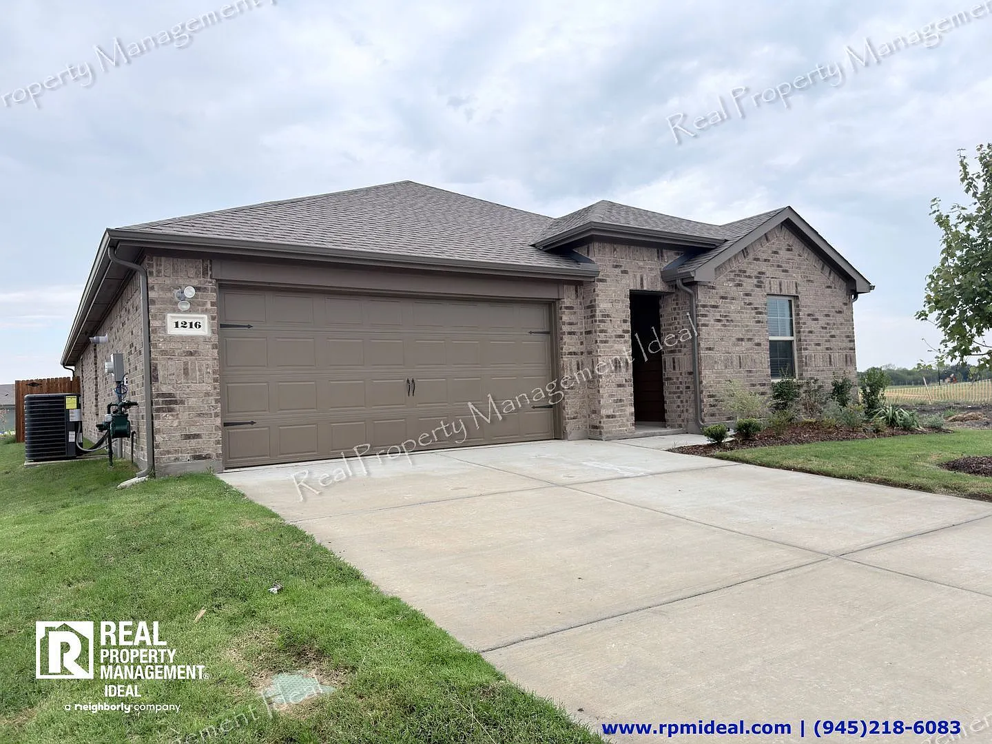 4 bed, 3.0 bath, 2090 sqft, $2,199 — Photo 2