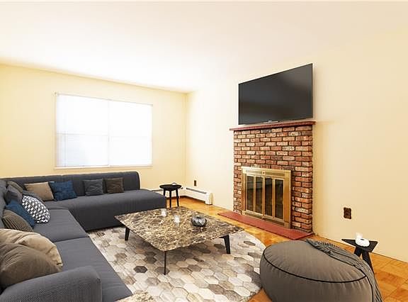 4th image of 87 Reed Ave