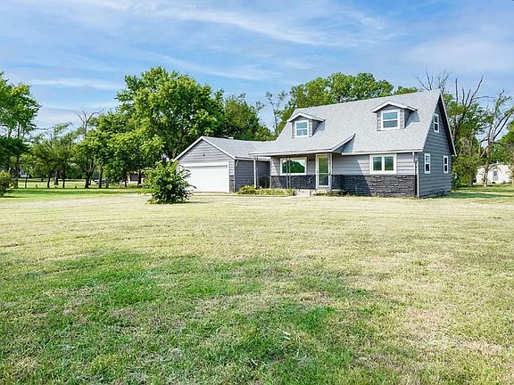 3rd image of 4523 N Cypress Dr
