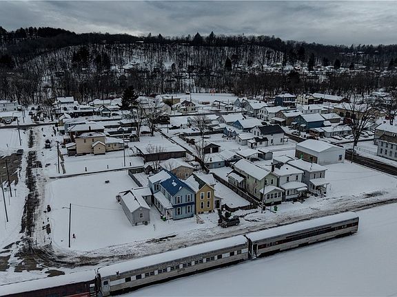 5th image of 318 Bank St