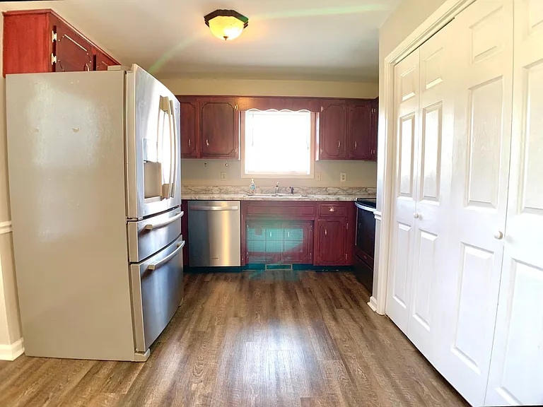 355 Broadmore Dr — Photo 7
