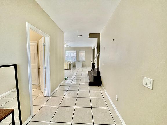 5th image of 22421 Hawthorn Ave