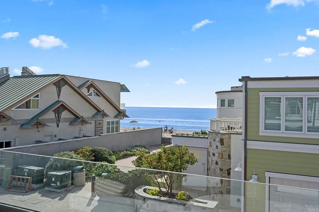 4 bed, 4.5 bath, 2750 sqft, $60,000 — Photo 1