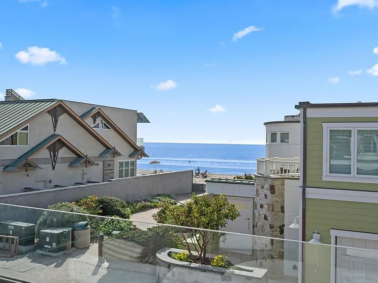 2211 Ocean Front — Photo 1