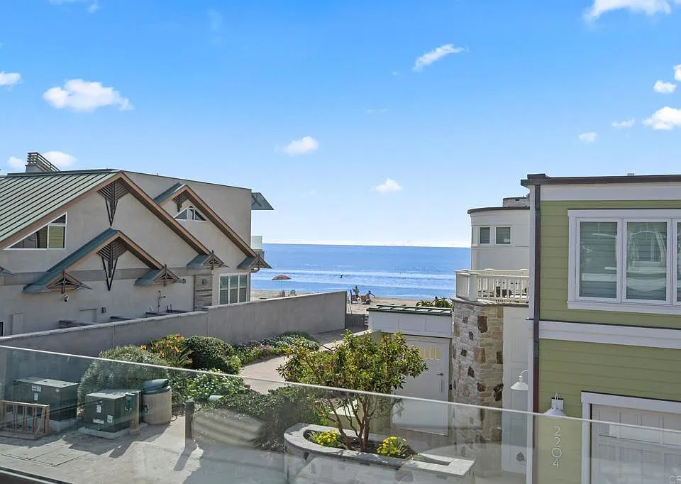 2211 Ocean Front