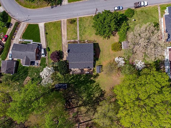 3rd image of 4704 Oakdale Dr
