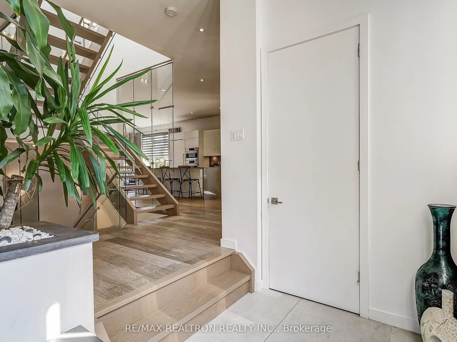 5 bed, $7,500 — Photo 3