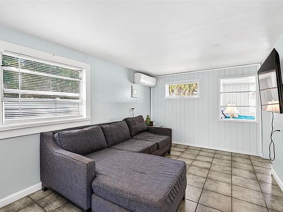 5th image of 4496 STAR STREET N