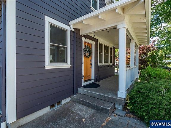 3rd image of 1007 Gwinn St E