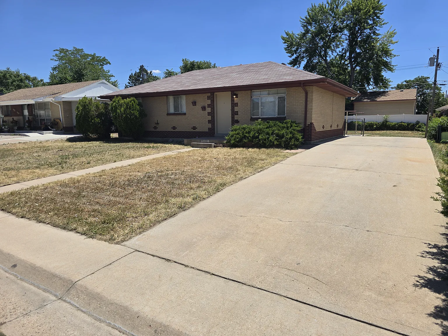 3 bed, 1000 sqft, $2,100 — Photo 2