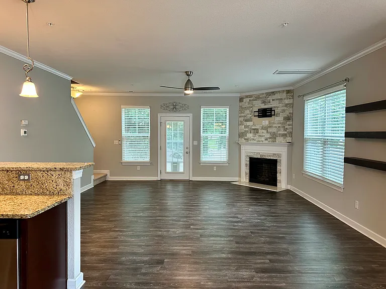 700 Albertine Ct — Photo 3