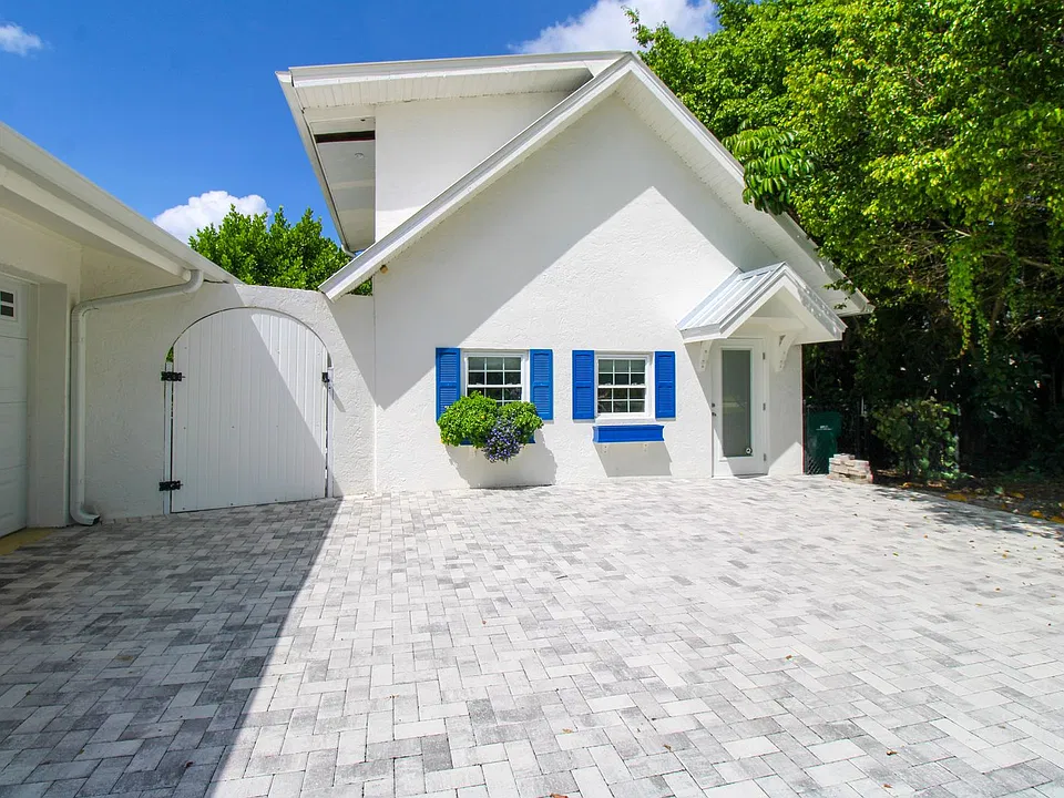 10805 Winterview Dr