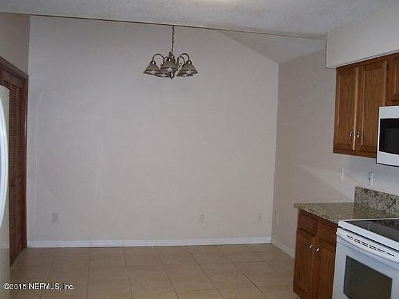 4th image of 3944 Meadowview Dr N