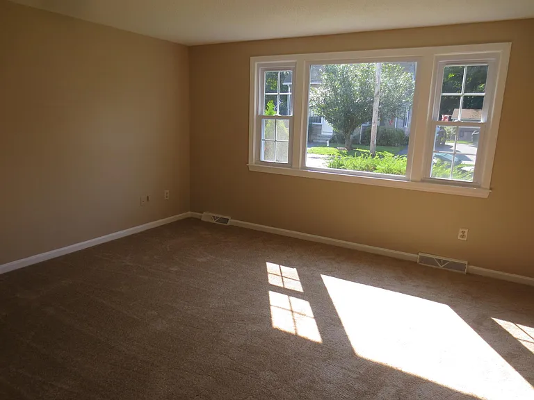 5 Pine St #B — Photo 11