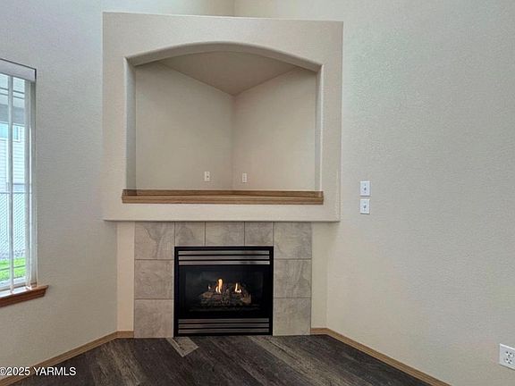 5th image of 496 Jamie Dr