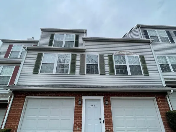 255 Silver Leaf Dr, Christiansburg, VA 24073
