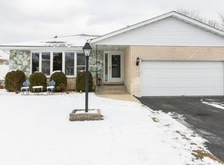 8216 Crestview Dr, Willow Springs, IL 60480