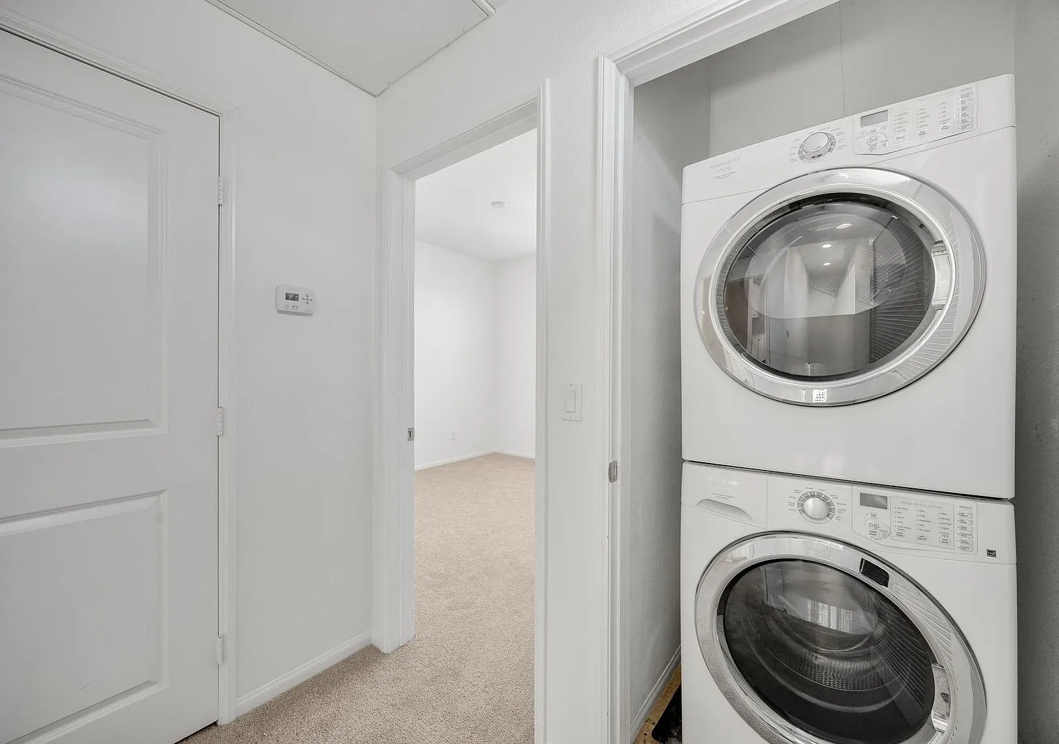 Beautiful 3-Bedroom Town home in the Heart of Brea Modern Comfort & Prime Location — Photo 2