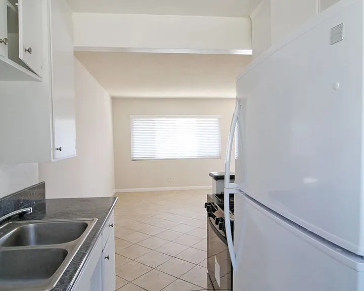 2311 Vanderbilt Lane — Photo 5
