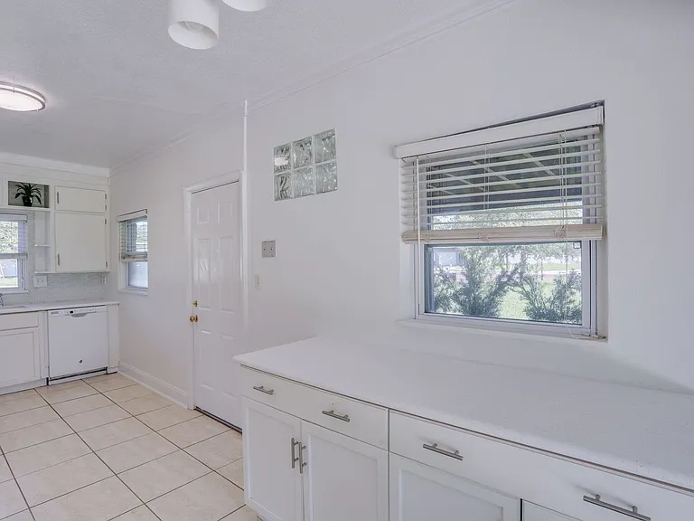 121 S Triplet Lake Dr — Photo 8