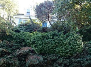 1925 E Crescent Dr, Seattle, WA 98112