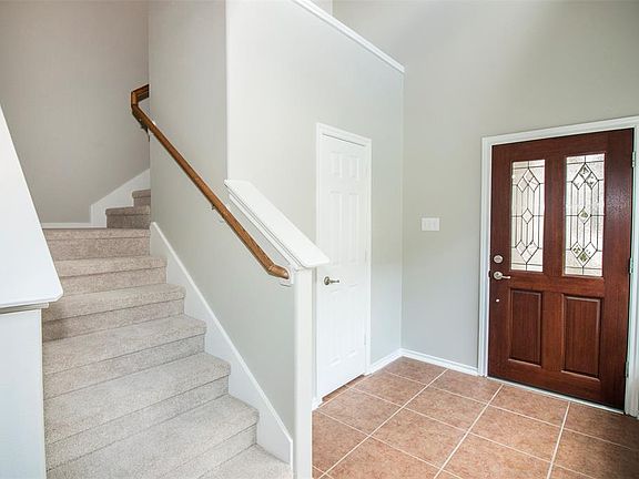 3rd image of 221 Drake Run Ln