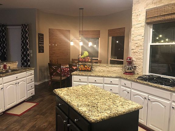 5th image of 1701 Briaroaks Dr