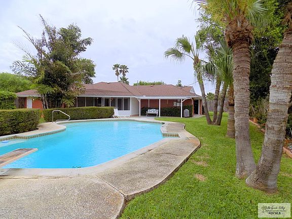 3rd image of 2714 Cypress Dr