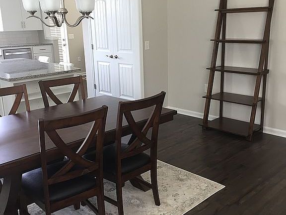 Dining area - seats 6