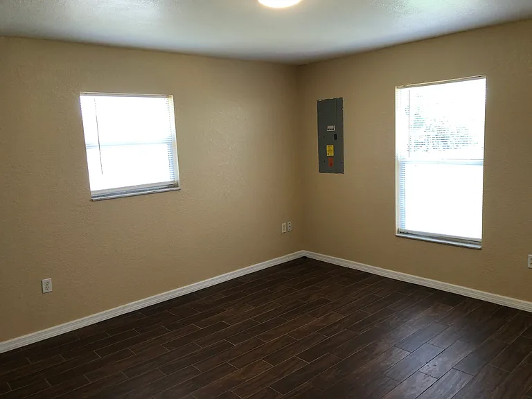 9068 Tunis Ave — Photo 10