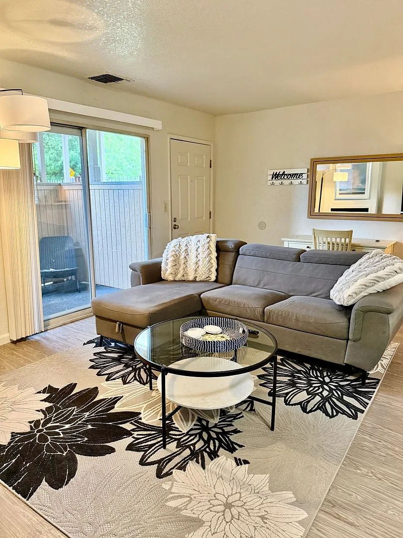 Hollister Apartment Complex — Photo 1