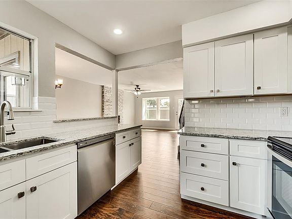 5th image of 419 Bedford Dr