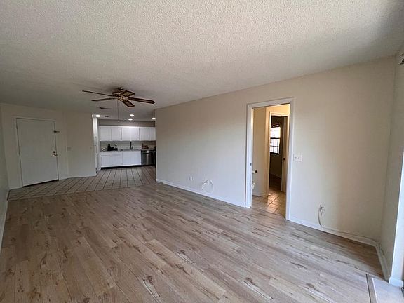 5th image of 2069 NE Collins Cir APT 7-80