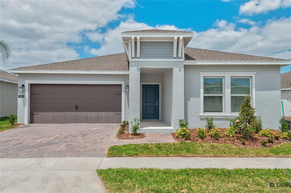 4 bed, 2.0 bath, 1922 sqft, $2,500 — Photo 1