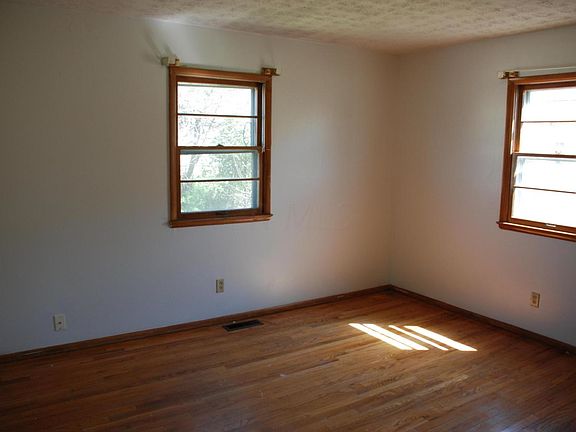4th image of 3404 Oaklawn St
