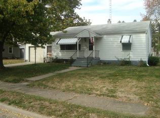 104 Welch Dr, Lincoln, IL 62656