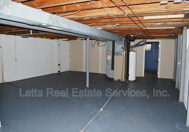 10600 E 79th St — Photo 12