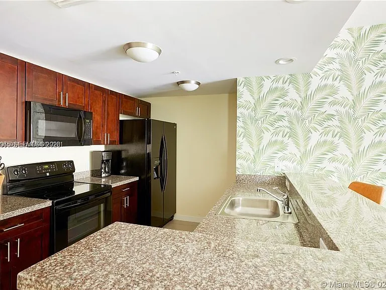 568 NE 66th St #501 — Photo 5