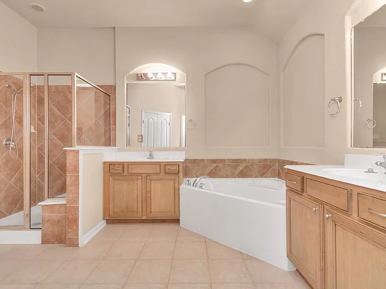 6630 Larocke Trl — Photo 33