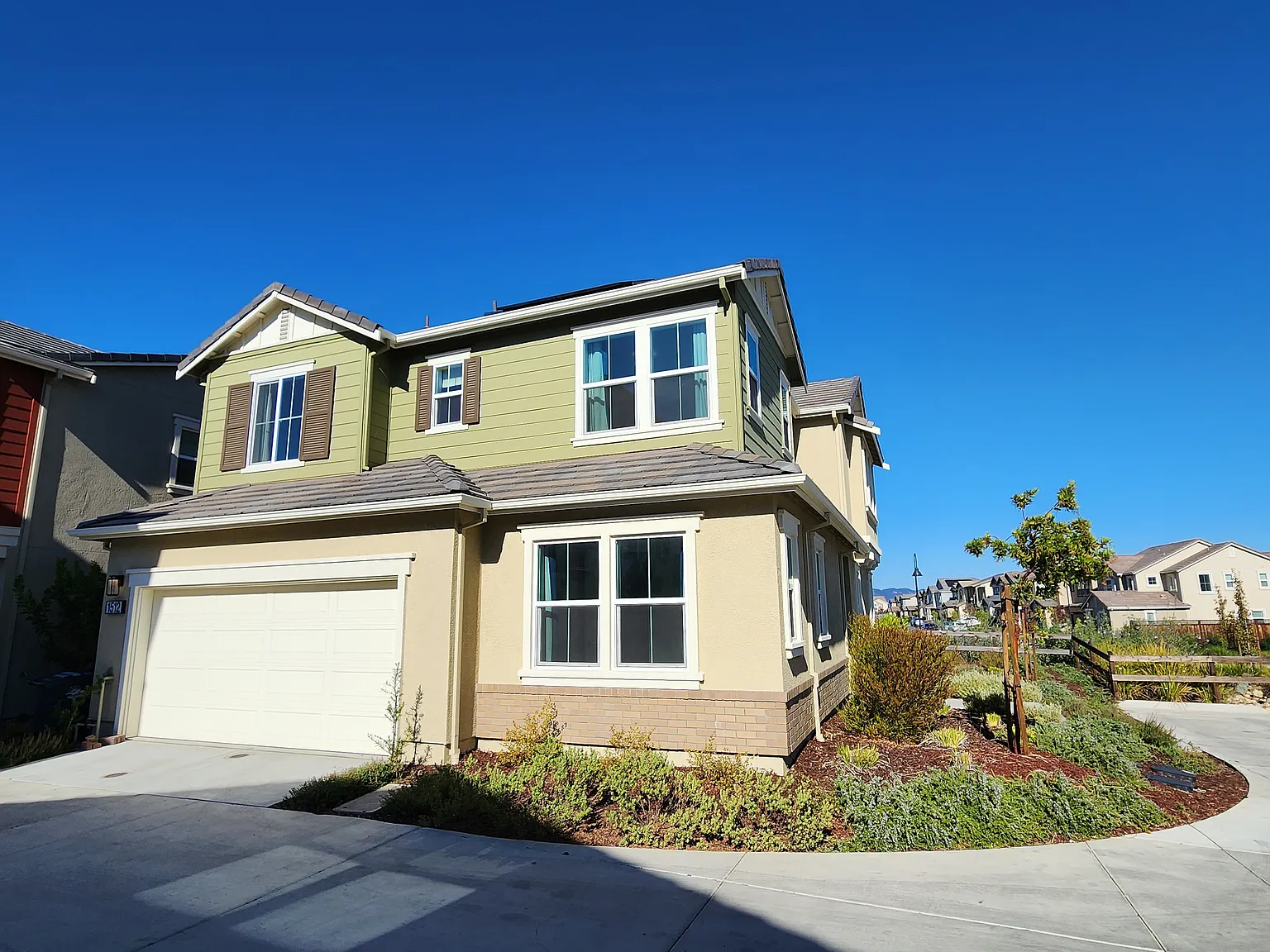 4 bed, 2343 sqft, $5,500 — Photo 3