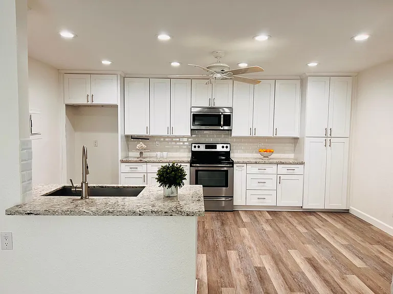 1345 Cabrillo Park Dr #R5 — Photo 1