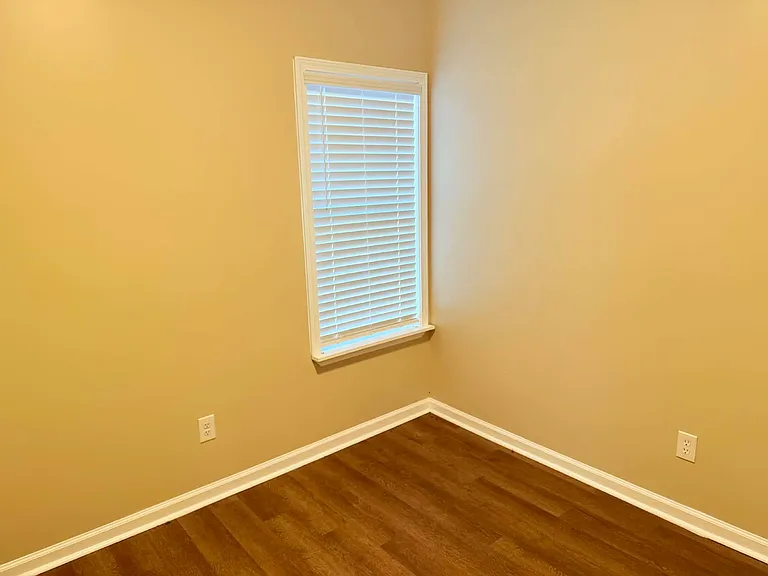 719 Marsh Ave — Photo 9